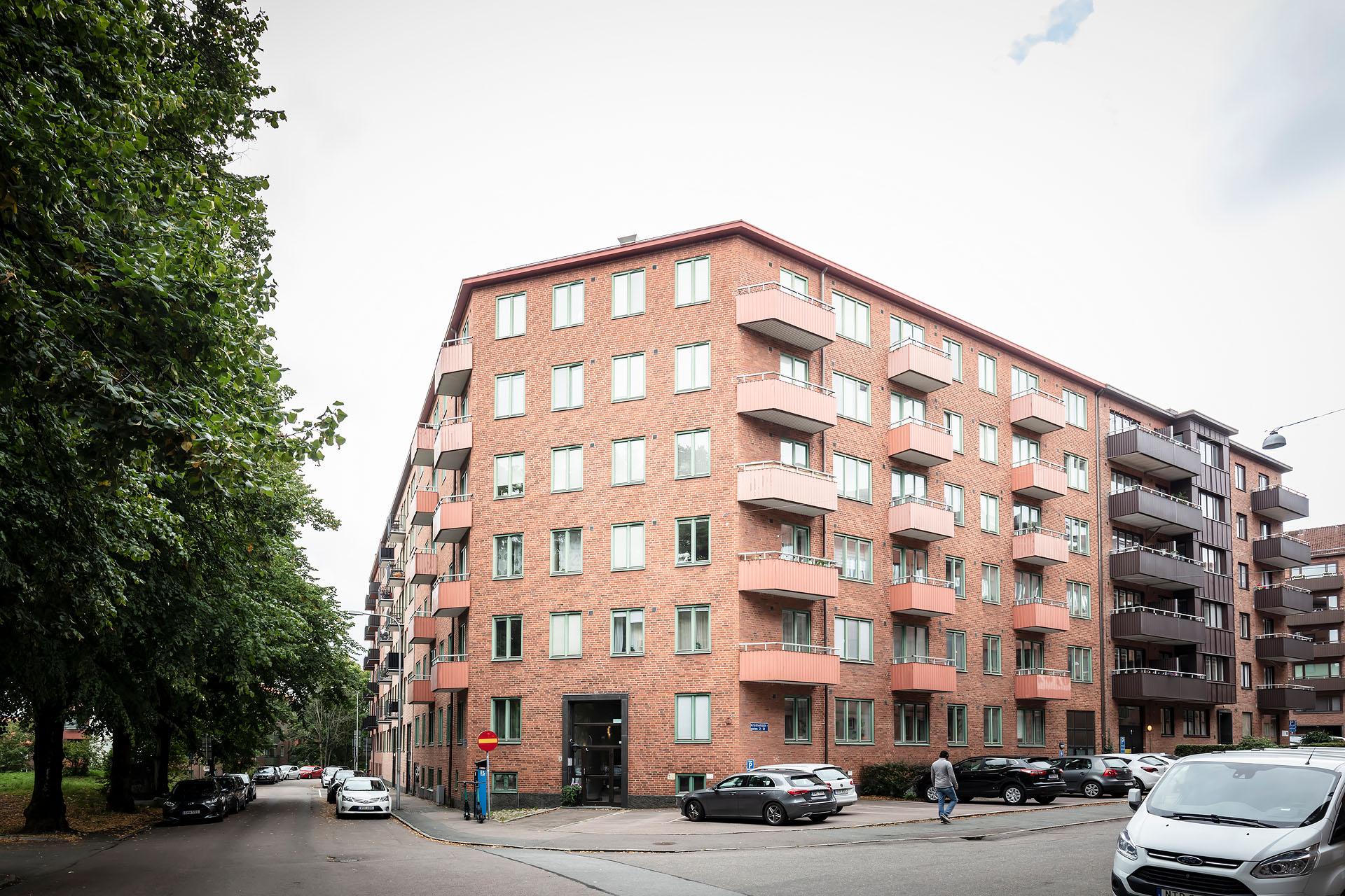 Vacker hörnfastighete alldeles intill grönskan vid Carlanderska parken