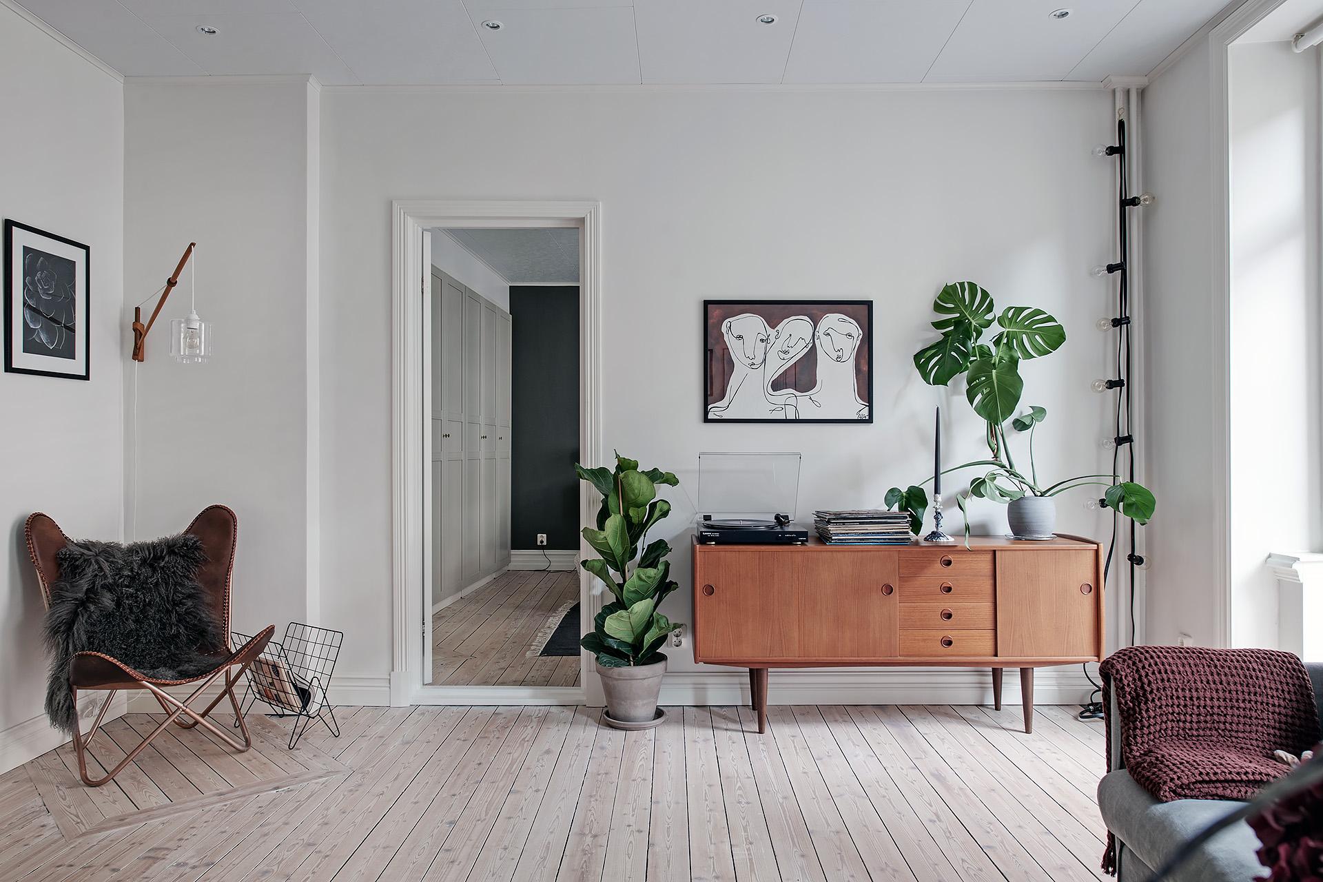 Rum i fil och fina brädgolv - precis som det ska vara