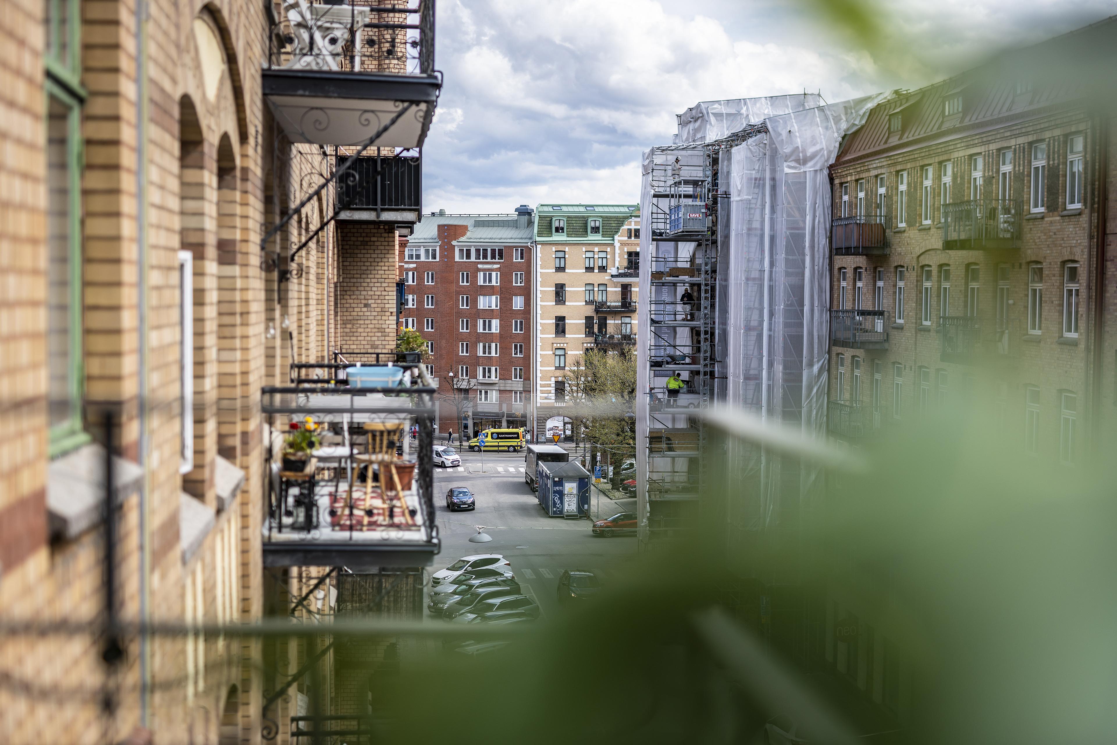 Åt andra hållet skymtar man Linnégatan