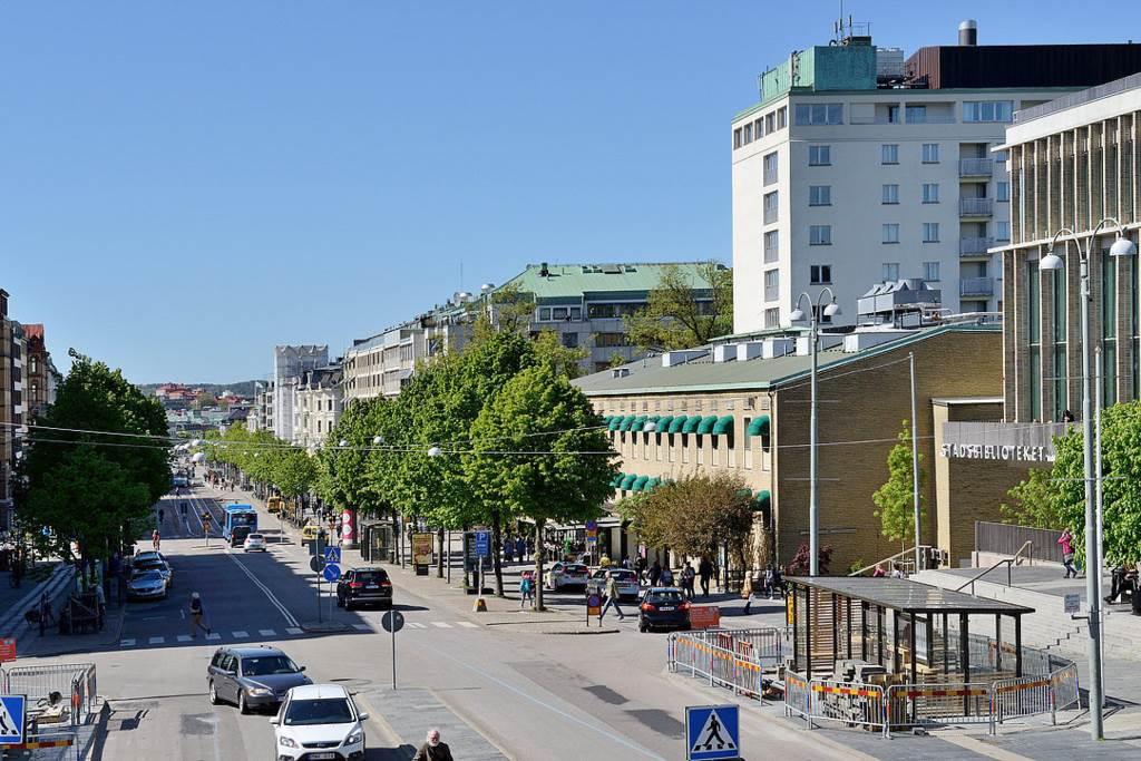 Lågupplöst Några kvarter bort ligger Avenyn