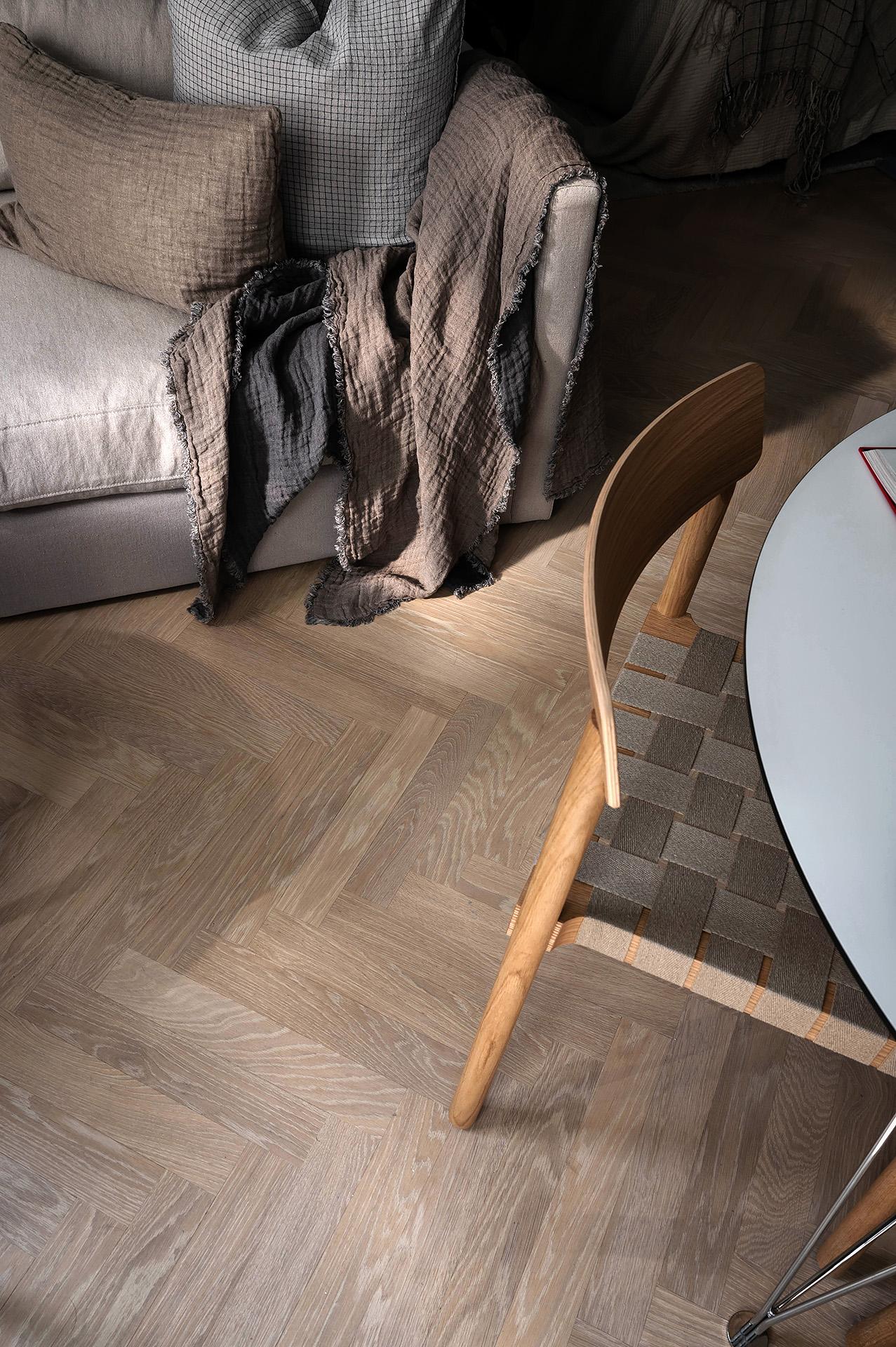 Stavparkett i fiskbensläggning