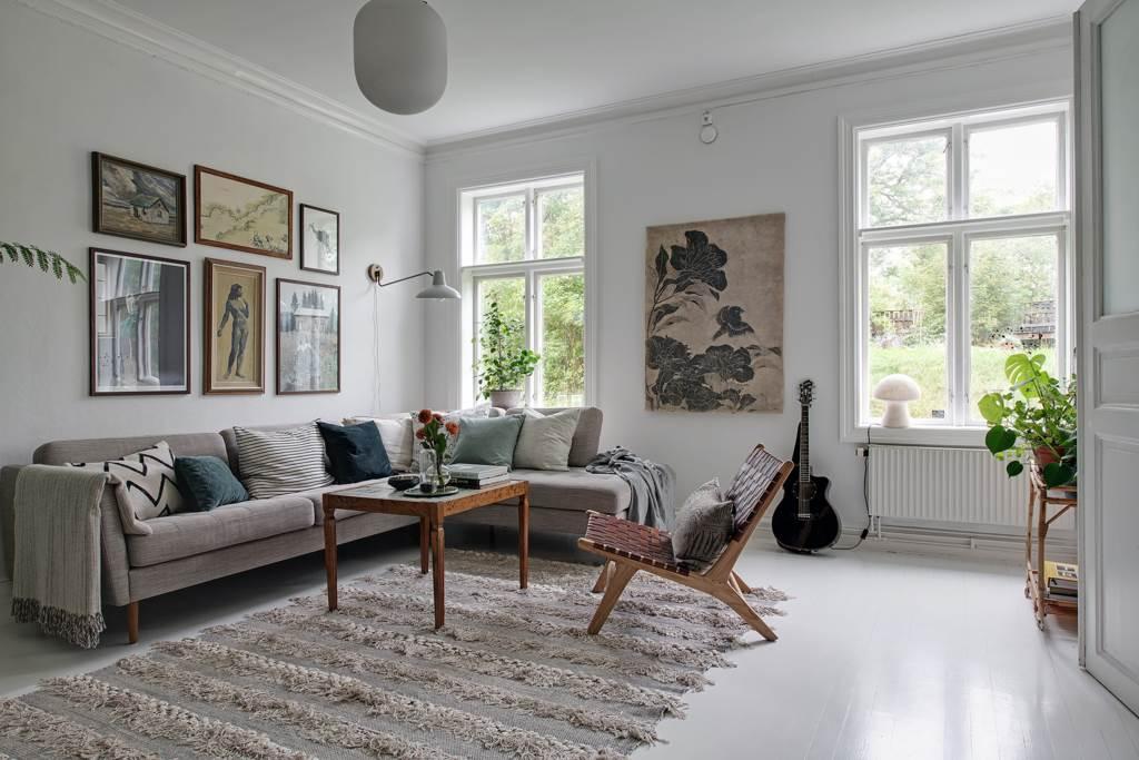 Rymligt med trägården alldeles utanför föntren