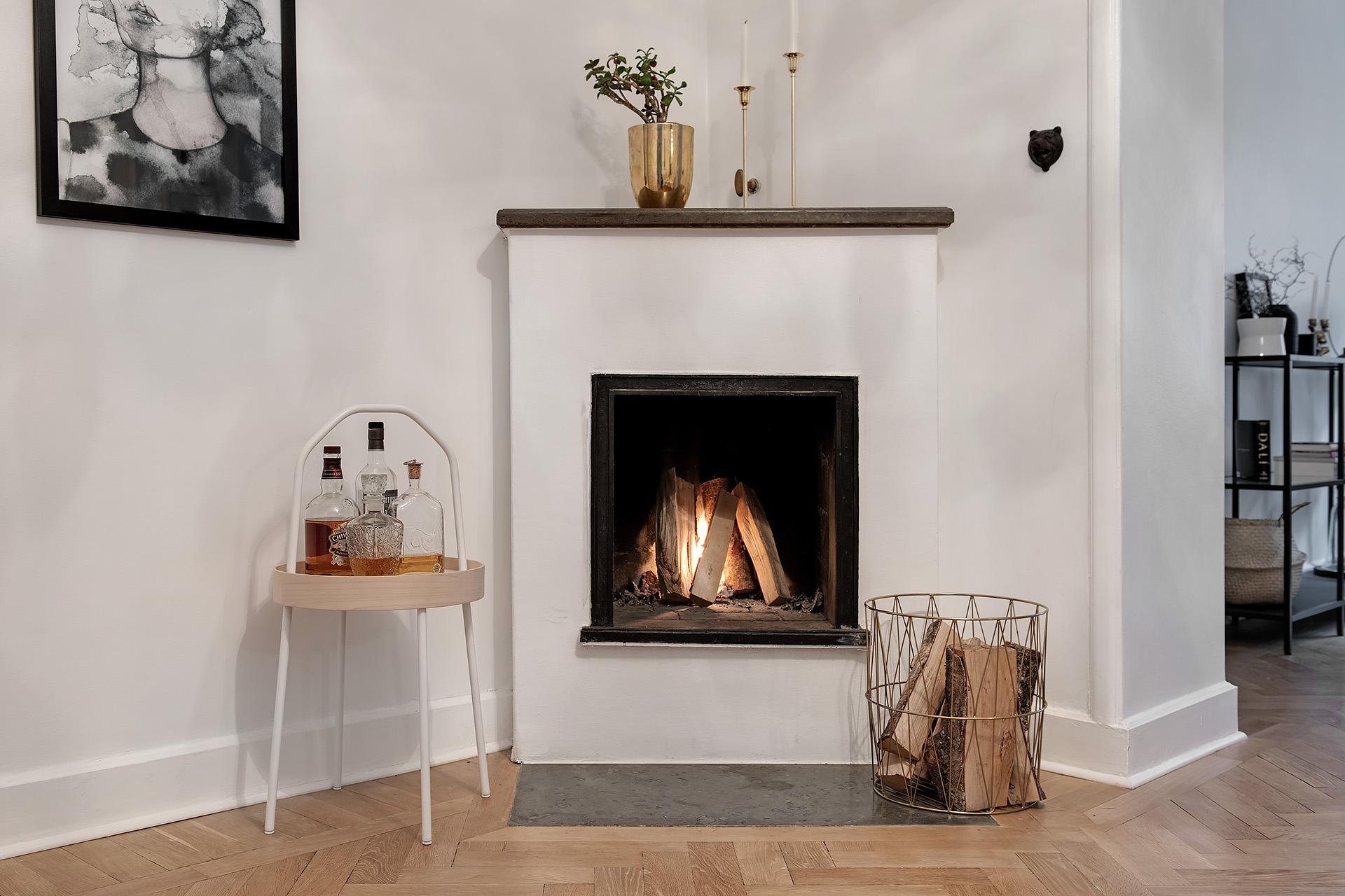 Fungerande öppen spis, självfallet godkänd att elda i