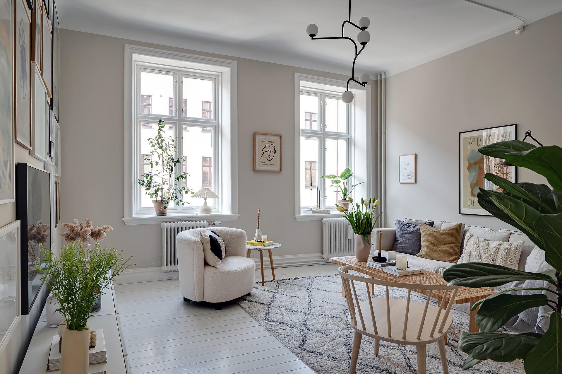 Välkommen till denna totalrenoverade sekelskiftestvåa!