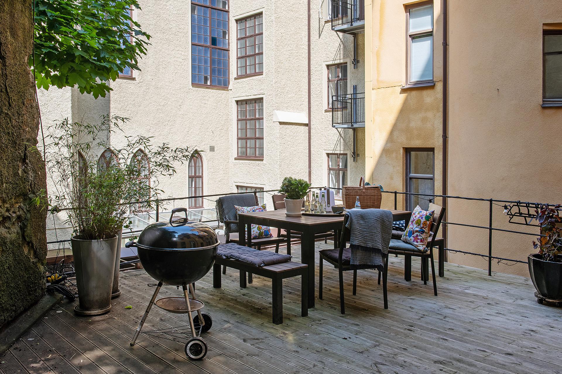 Putsade fasader på den mysiga innergården