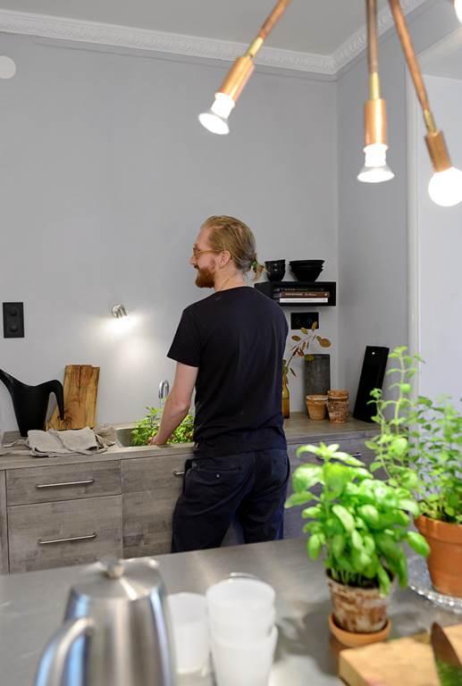 Lådor och bänskskivor av massiv stavlimmad ask