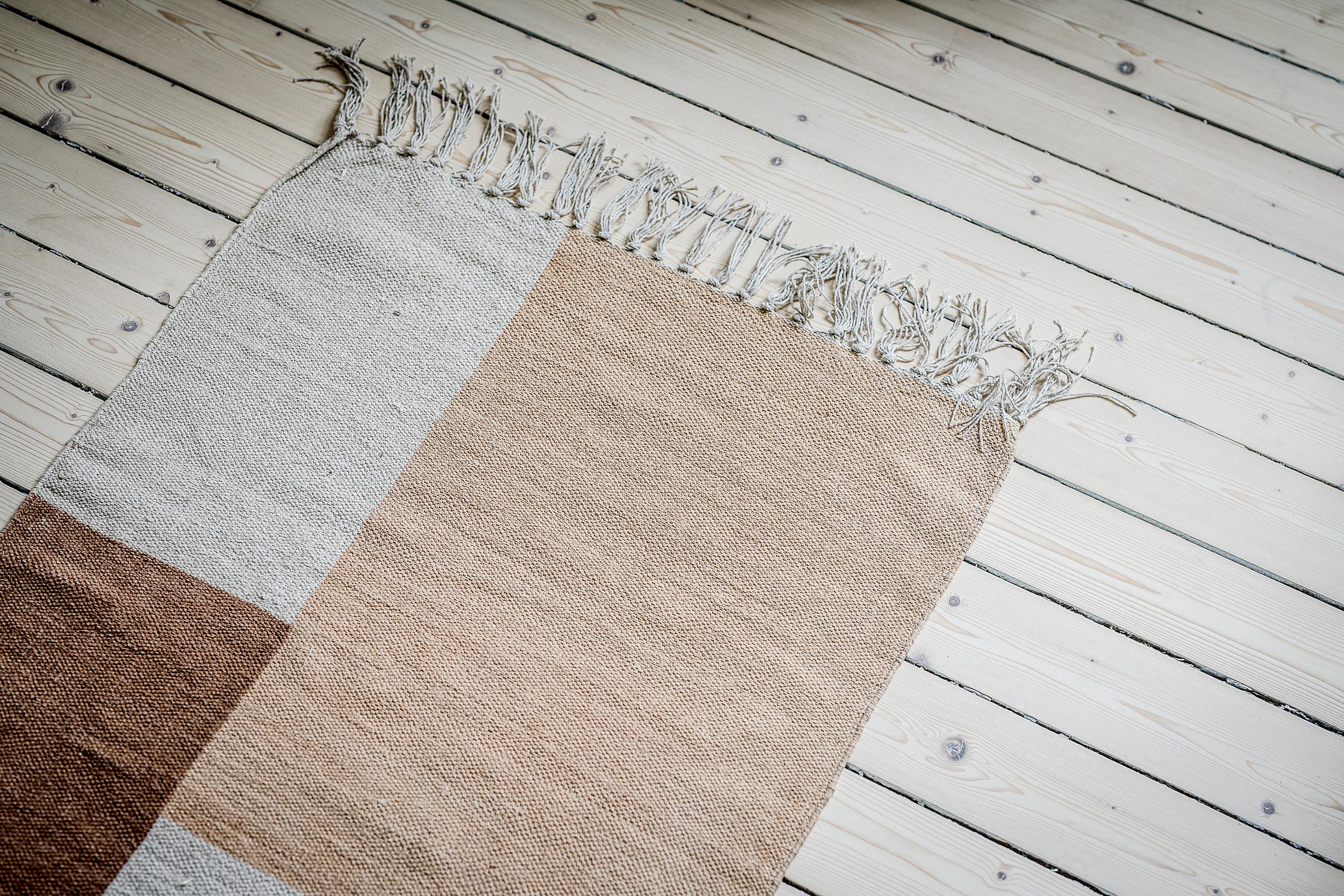 Golven har slipats, behandlats med lut (för att inte gulna) och slutligen vitoljats