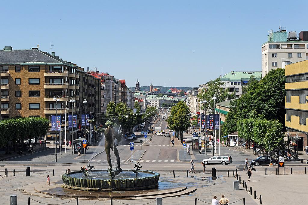 Paradgatan Avenyn en kort promenad bort