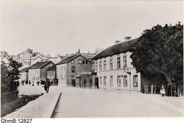 Kallens gata på 1890-talet. Ett stycke bakom oss, till höger kommer Storgatan 21 snart uppföras