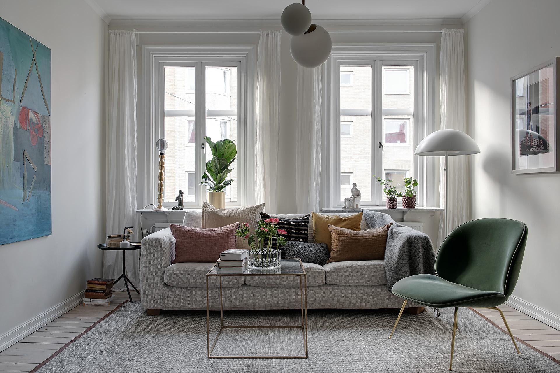 Välbevarad landshövdingetvåa i populära och välskötta Brf Kolumbus!