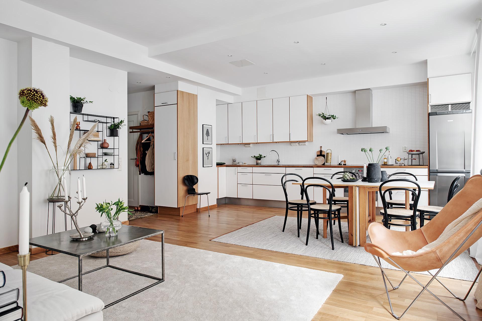 Studiofeeling, rena ytor, lätt att hitta den perfekta möbleringen