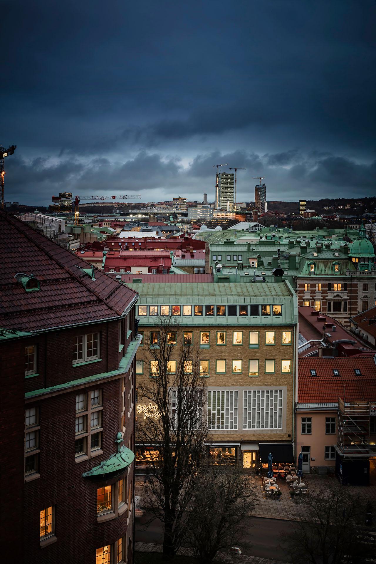 Östa delarna av Göteborg lyser upp om natten