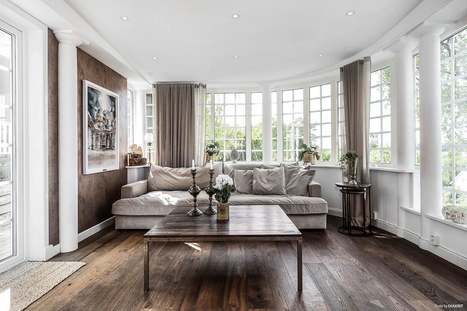 Utgång till en av flera uteplatser