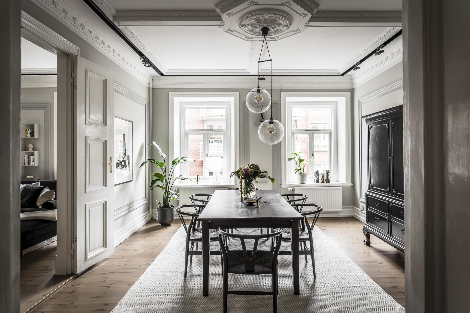 Idag en matsal - men kan bli ett vardagsrum eller sovrum för den som vill