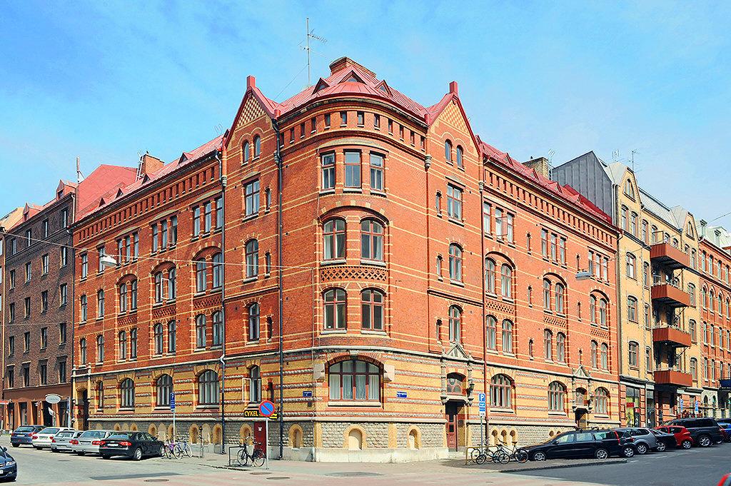 Belägen i ett av Linnés vackraste hus
