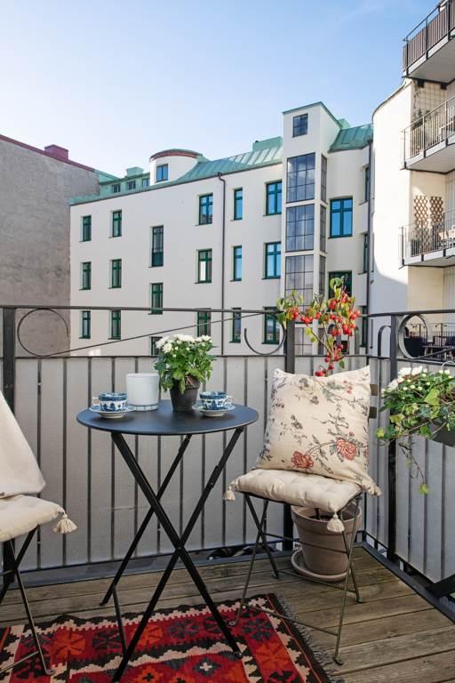 Köksbalkongen mot gården - en fin bonus