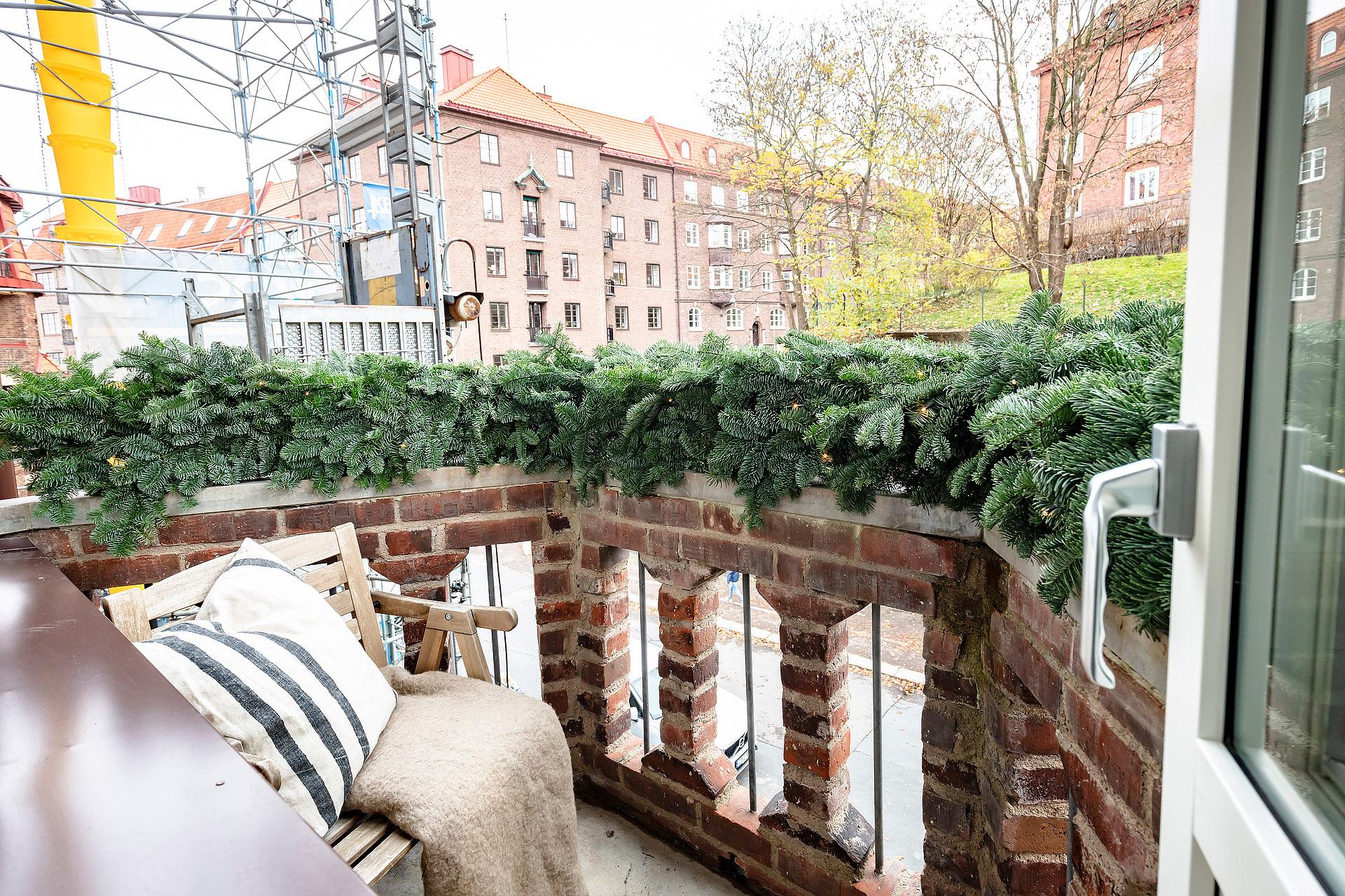 Matsalen förlängs av den vackert rundade balkongen