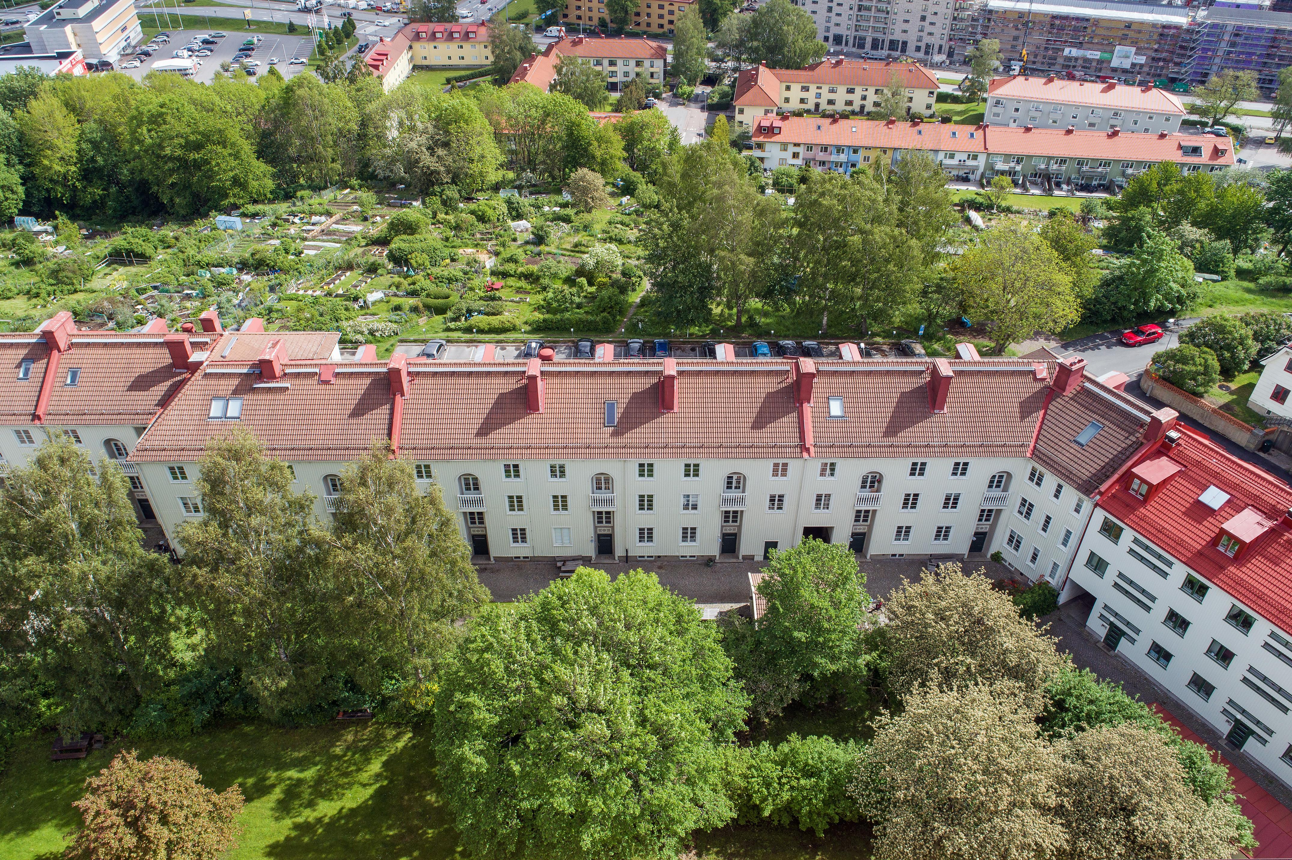 Sedan bilden togs har taket lagts om, samt försetts med solpaneler.