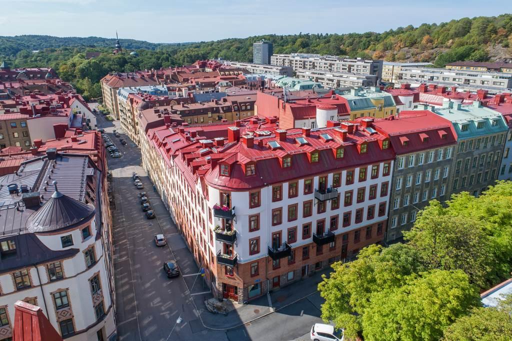 Precis på krönet ligger brf Höjdpunkten