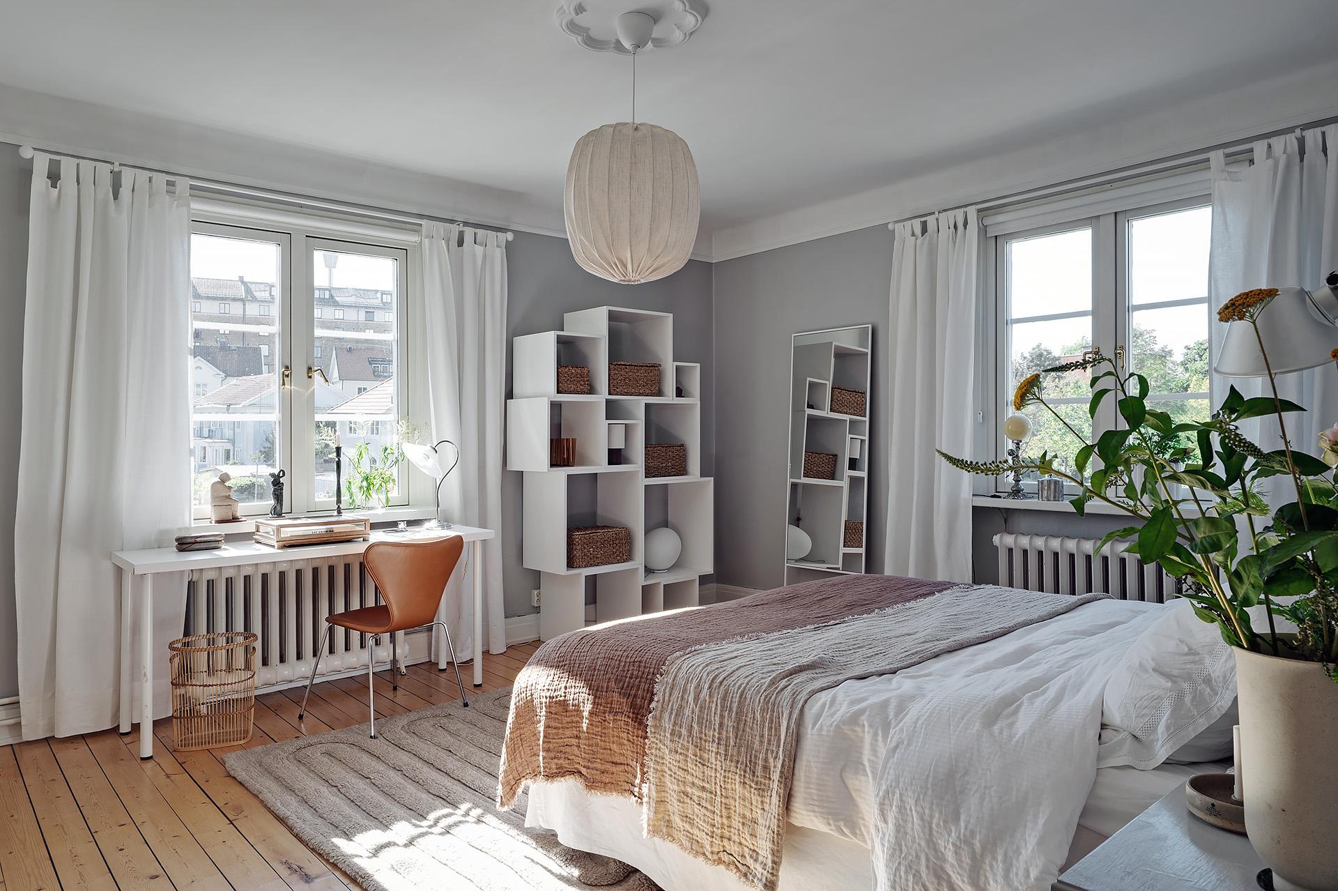 På andra gaveln finns det tredje sovrummet