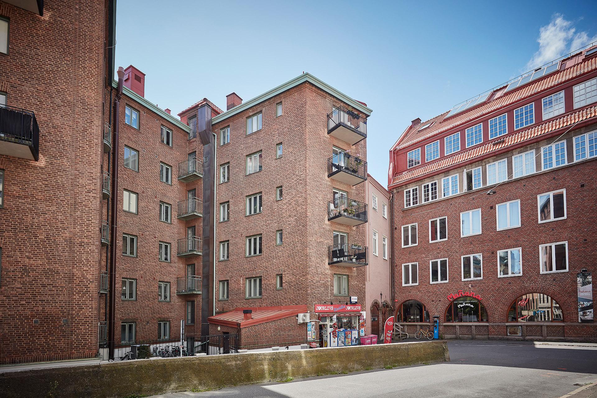 Föreningen har två adresser; Lasarettsgatan 2 och Kungsgatan 8