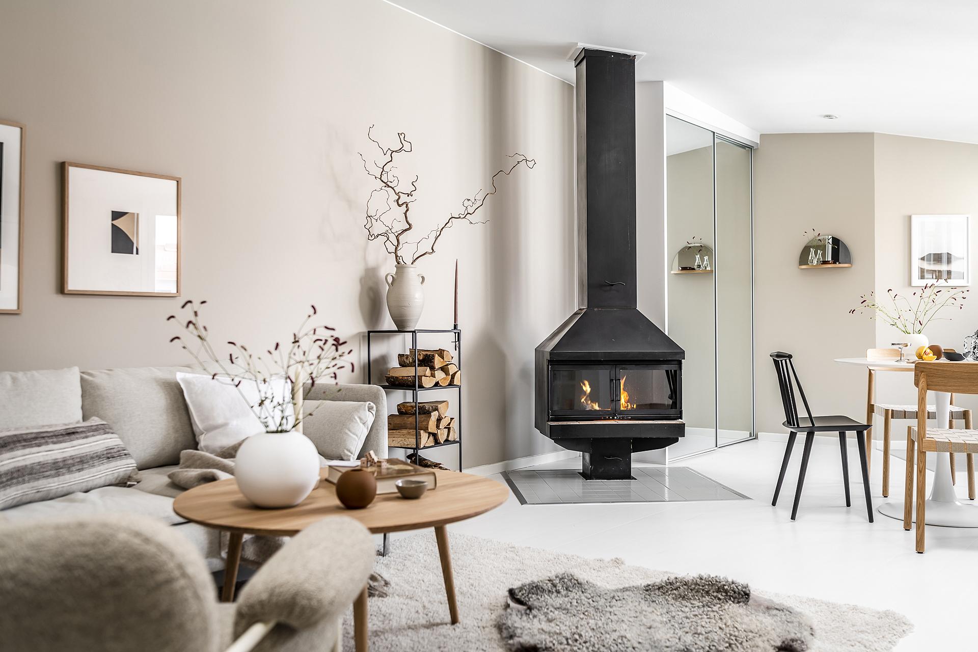 Välkommen till denna stilsäkra vindsvåning!