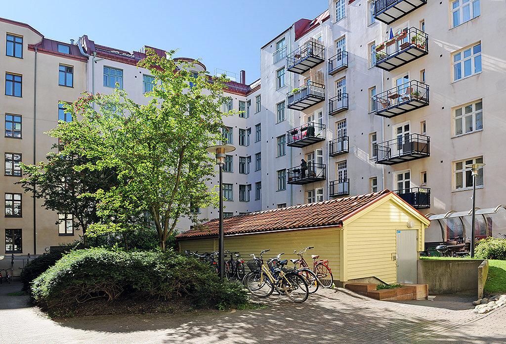 Balkongen med de rosa stolarna kan bli din!