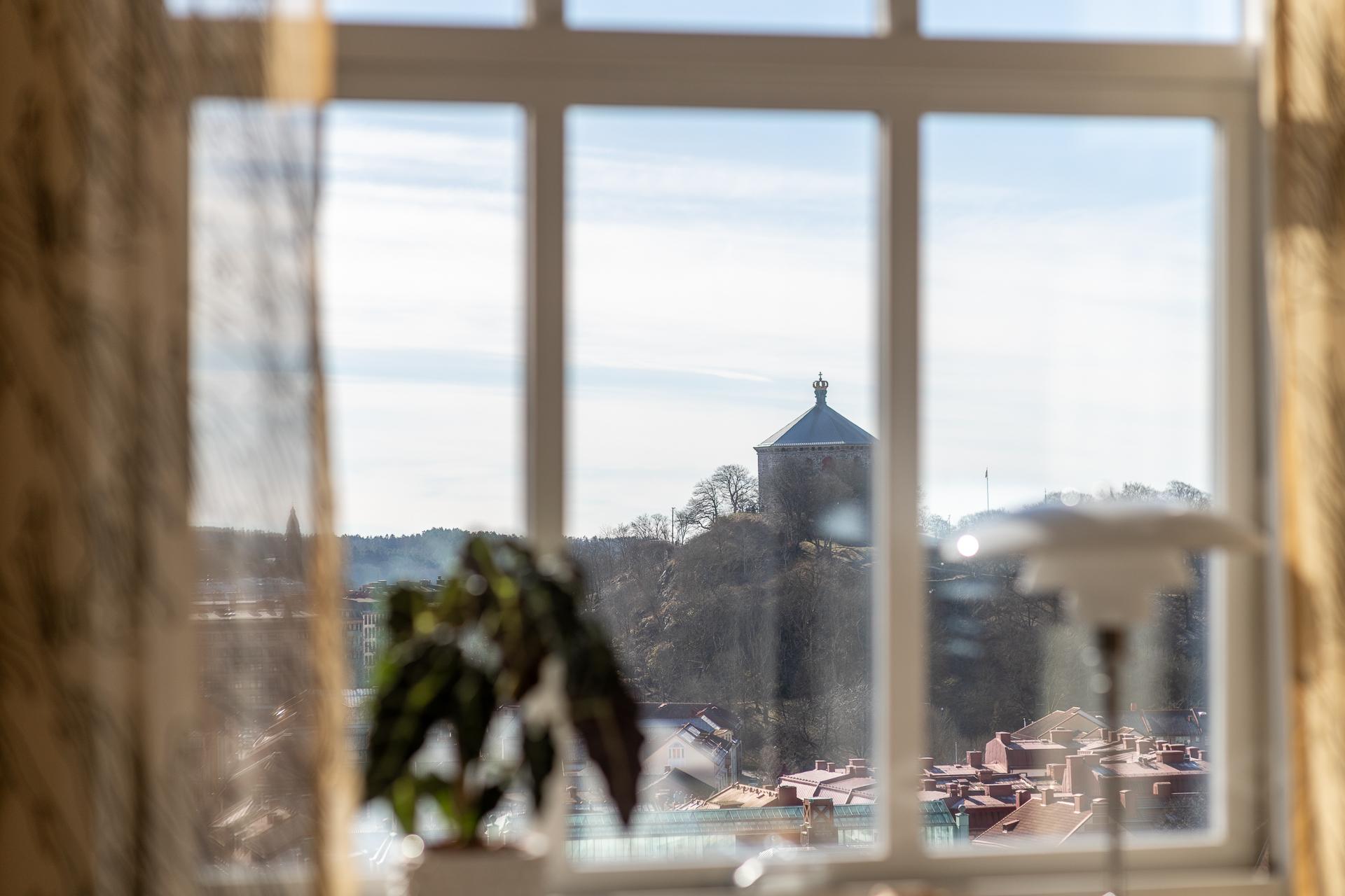 Skansen Kronan finns ständigt i blickfånget från salongerna