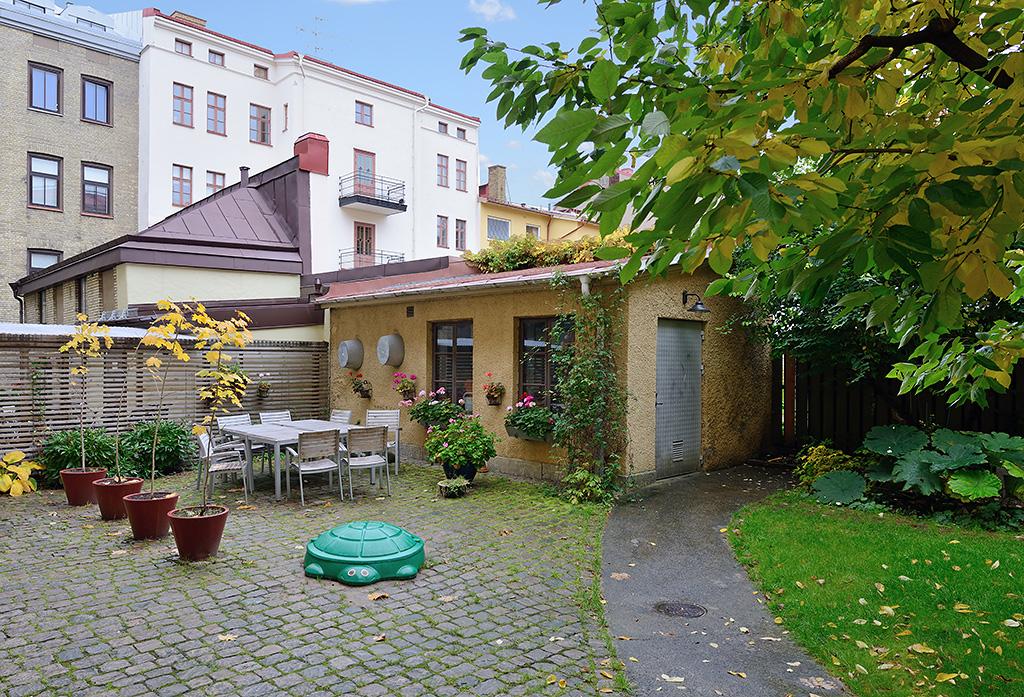 Föreningens gård, ganska liten, men mysig