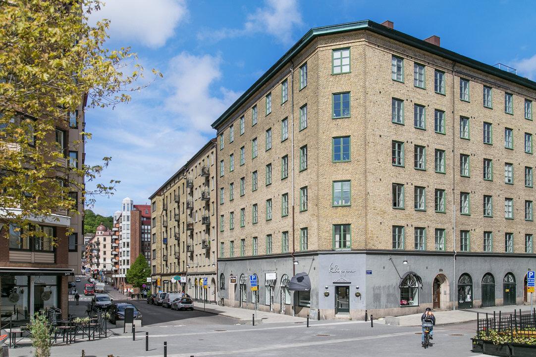 Föreningen äger två välrenoverade fastigheter
