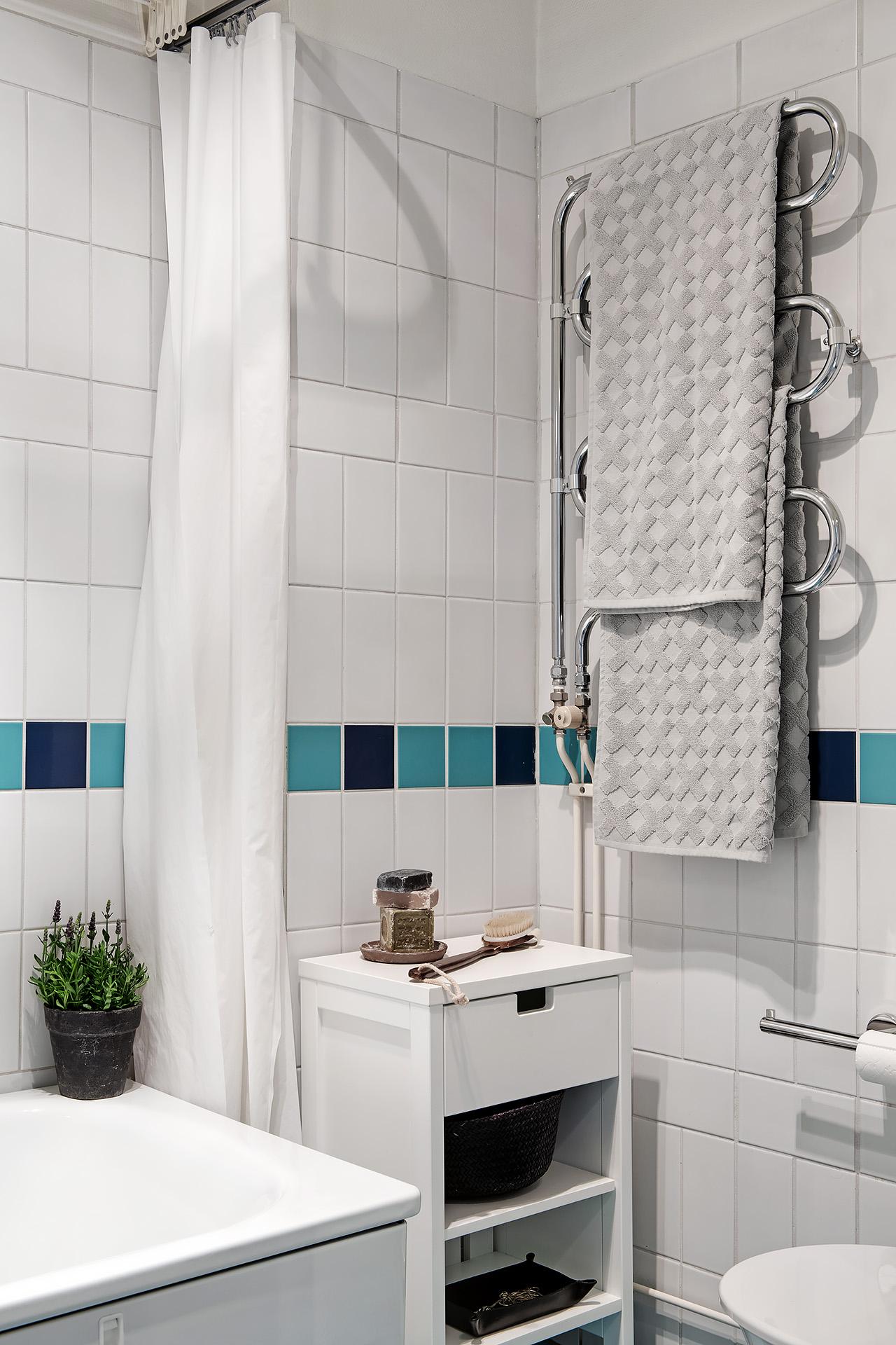 Kakel från golv hela vägen upp till tak