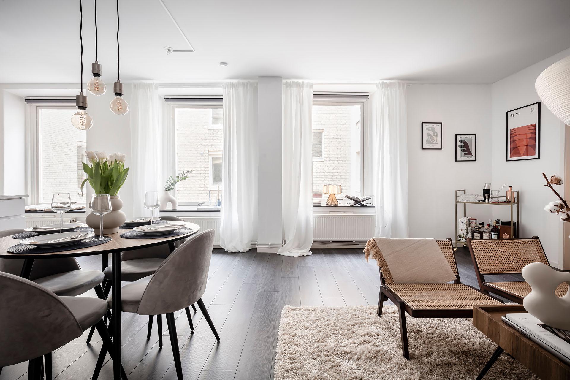 Tre stora fönster - alla i söderläge