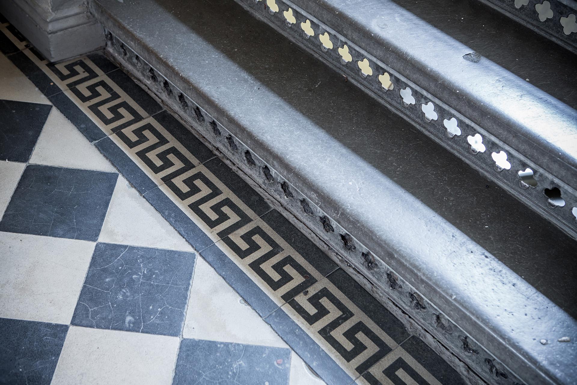 Även trapphusen vittnar om huset ursprung anno 1905