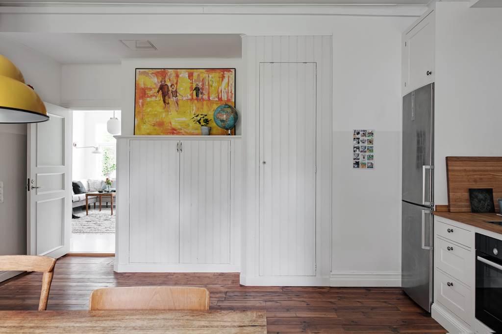 Goda förvaringsmöjligheter i form av tidsenliga skåp