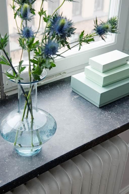 Vackra & oröra originalfönster i djupa nischer