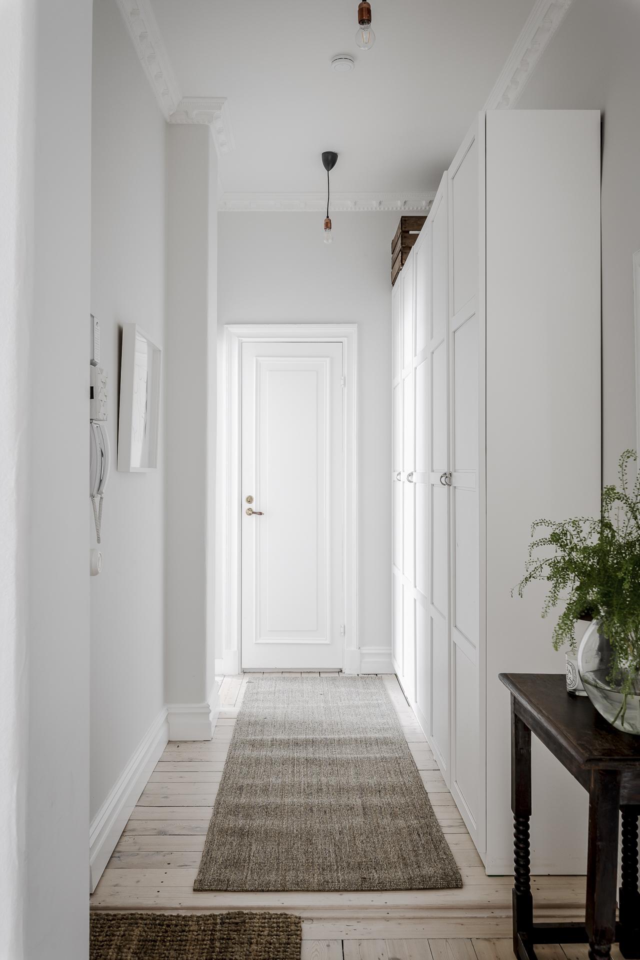 Bra förvaringsmöjligheter hela hallen samt inre hallen