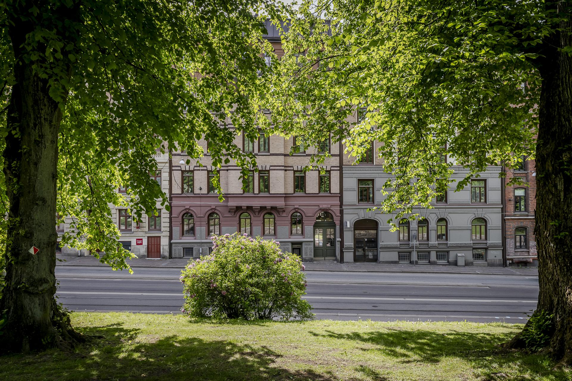 Perfekt läge på Aschebergsgatan, mitt emot vackra Vasaparken