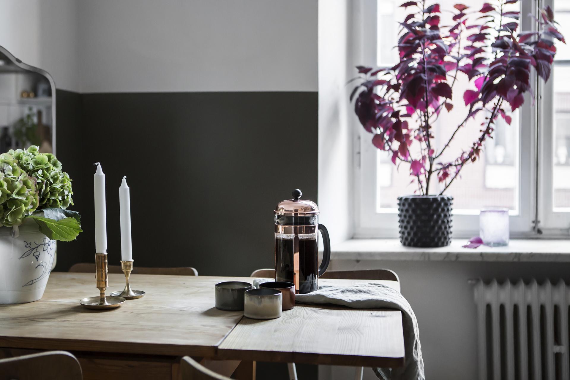 Fyra runt matbordet får lätt plats