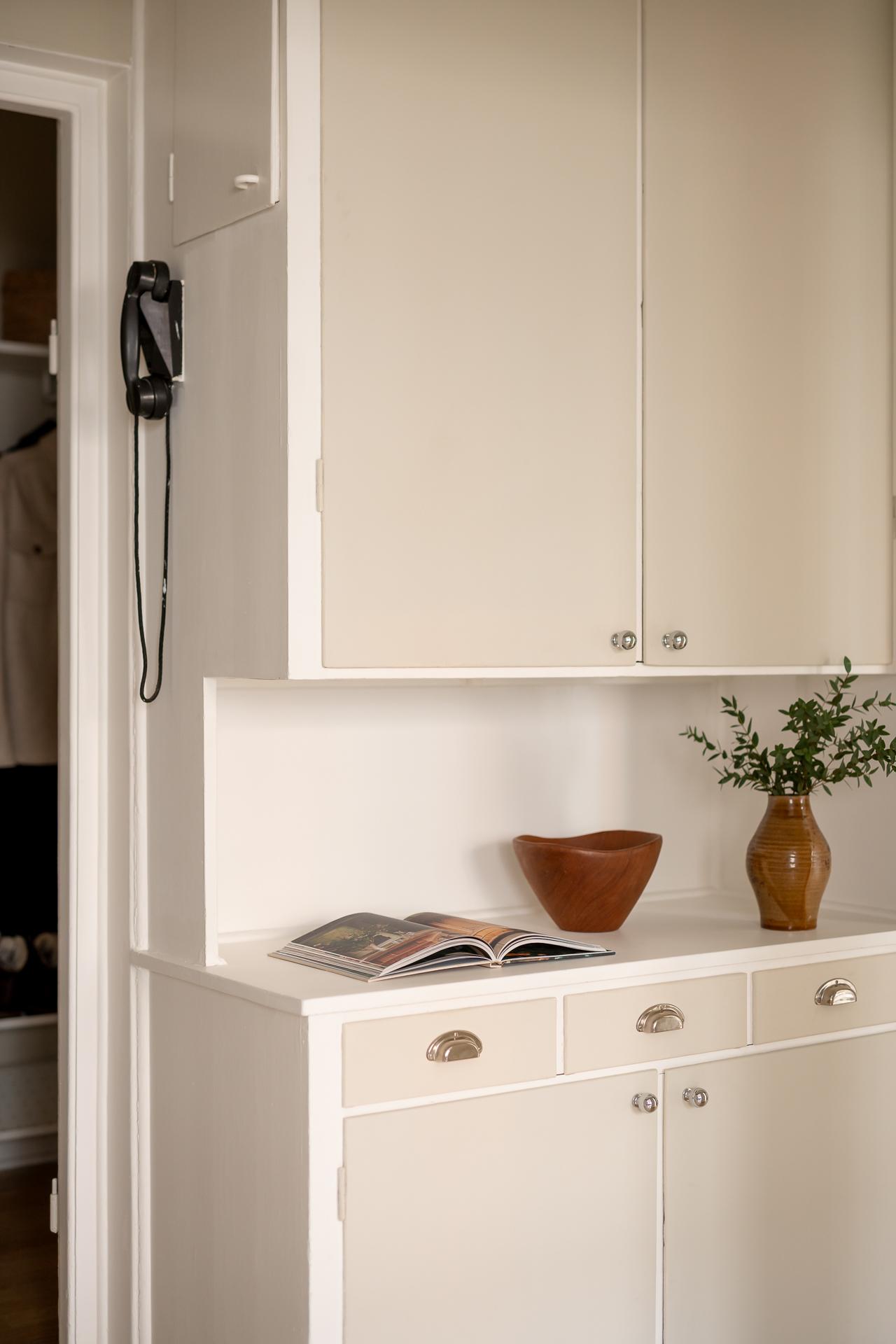 Bevarat serveringsskåp i äkta funkisanda