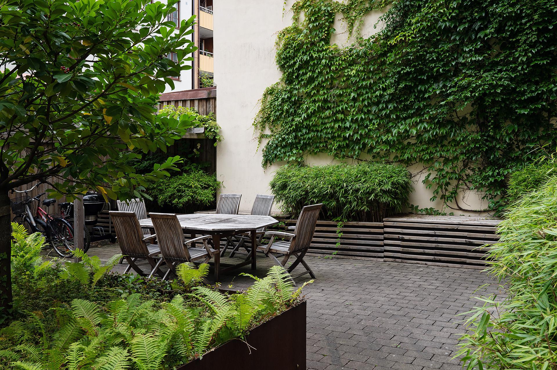 Mycket lummig innergård