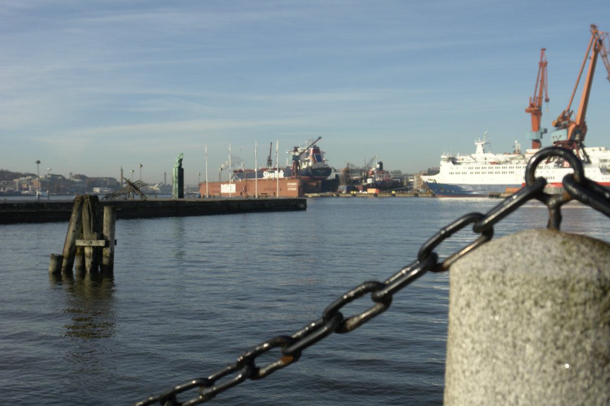 Ta en promenad längs med vattnet