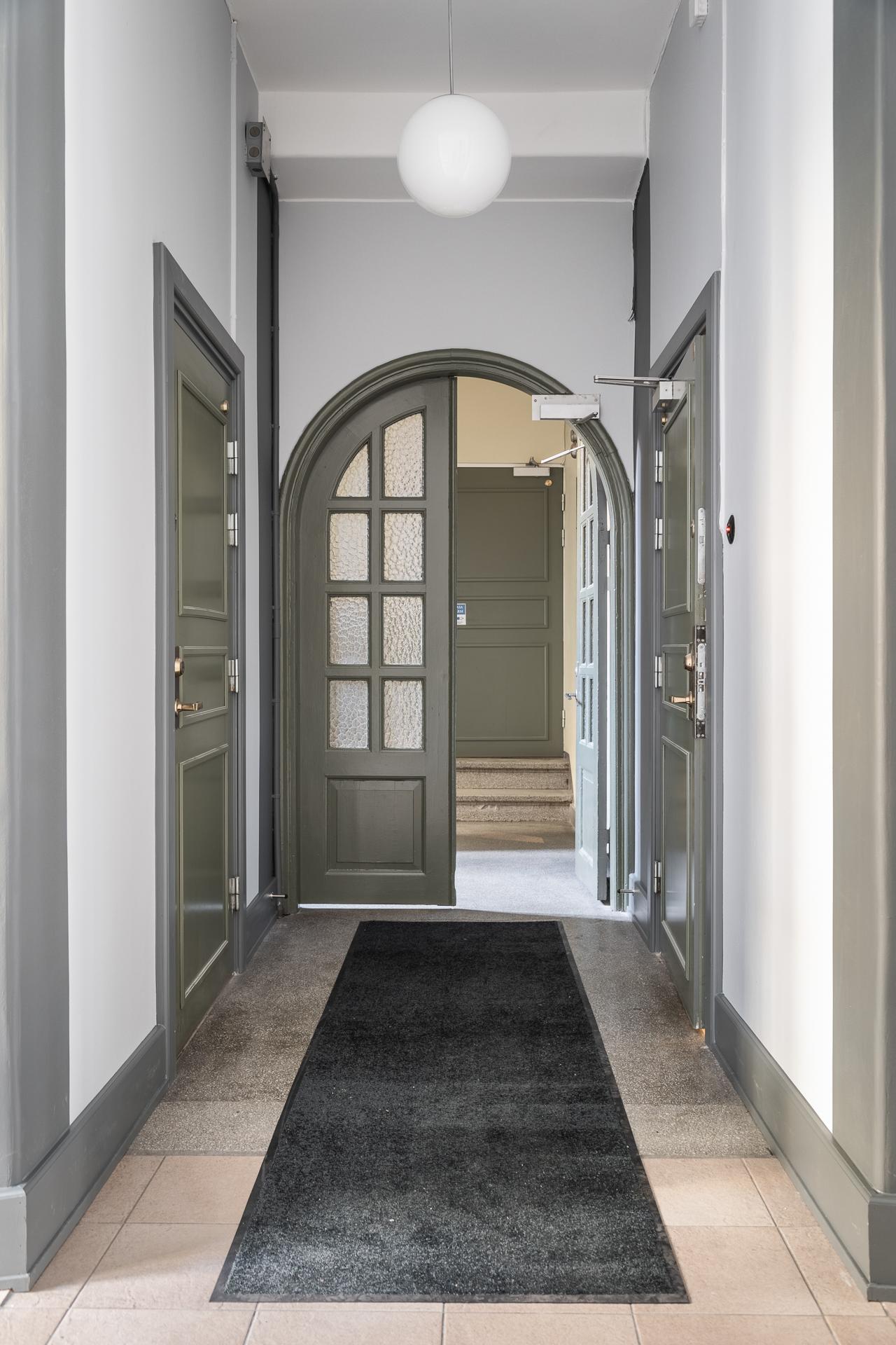 Nyrenoverad portgång