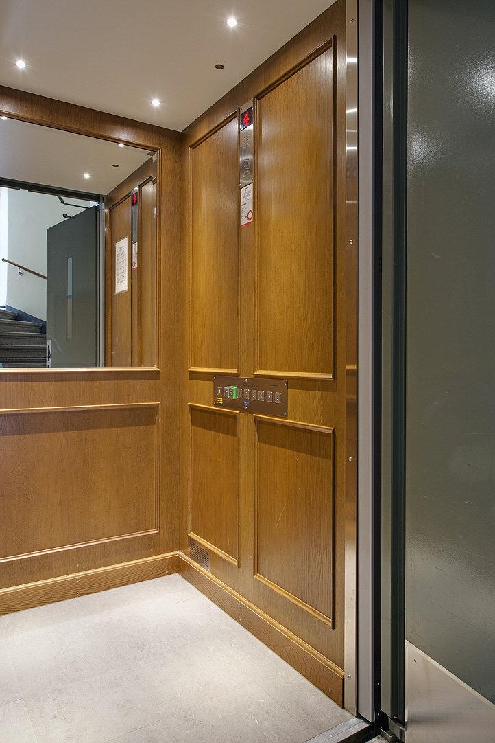 ... och stilfull hiss