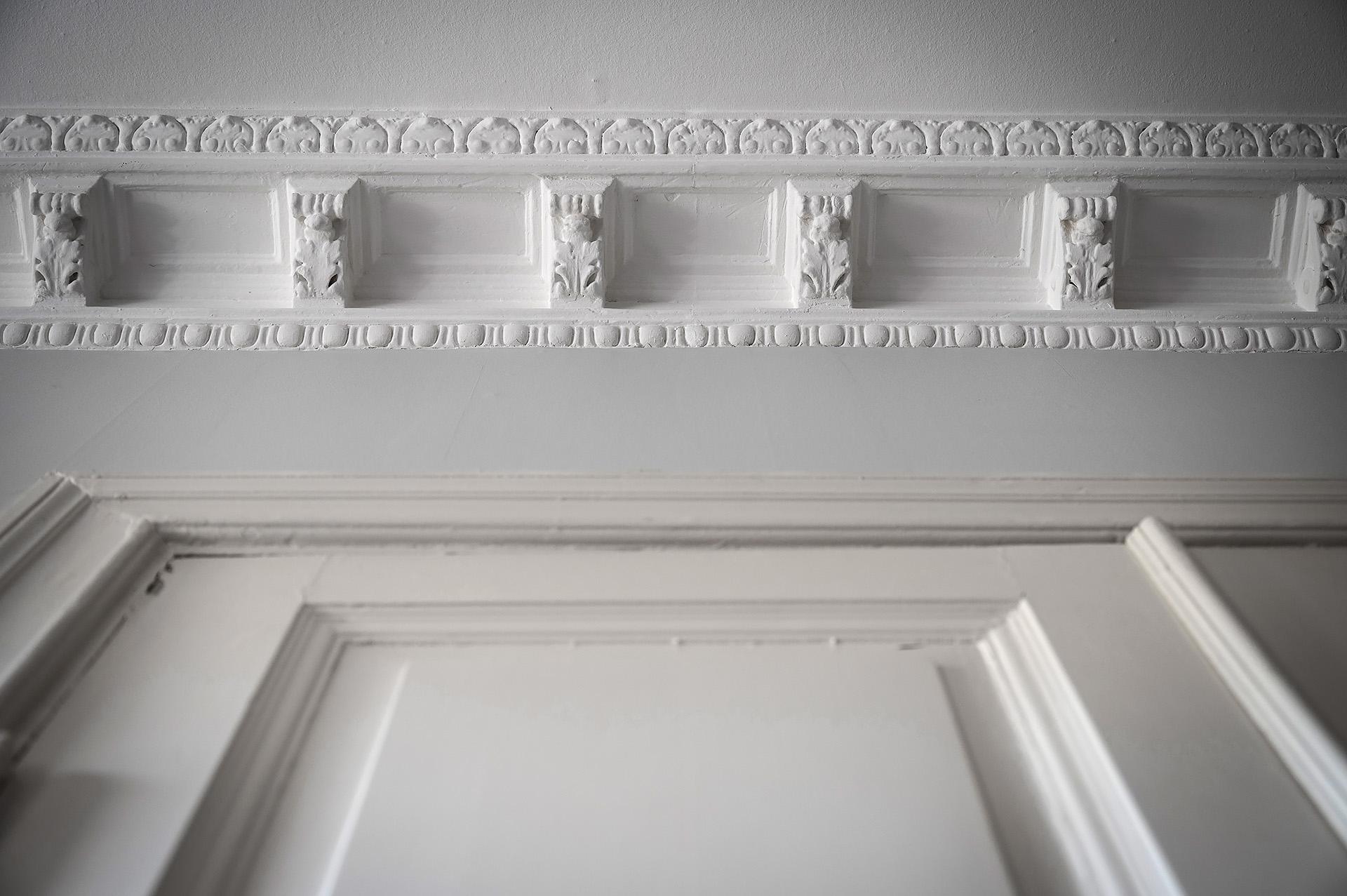 Kolla in stuckaturen