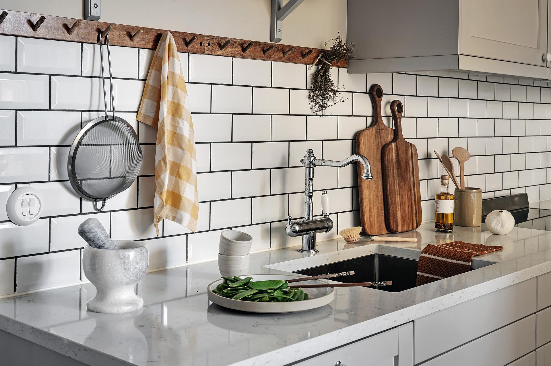 Bänkskiva av ljus komposit