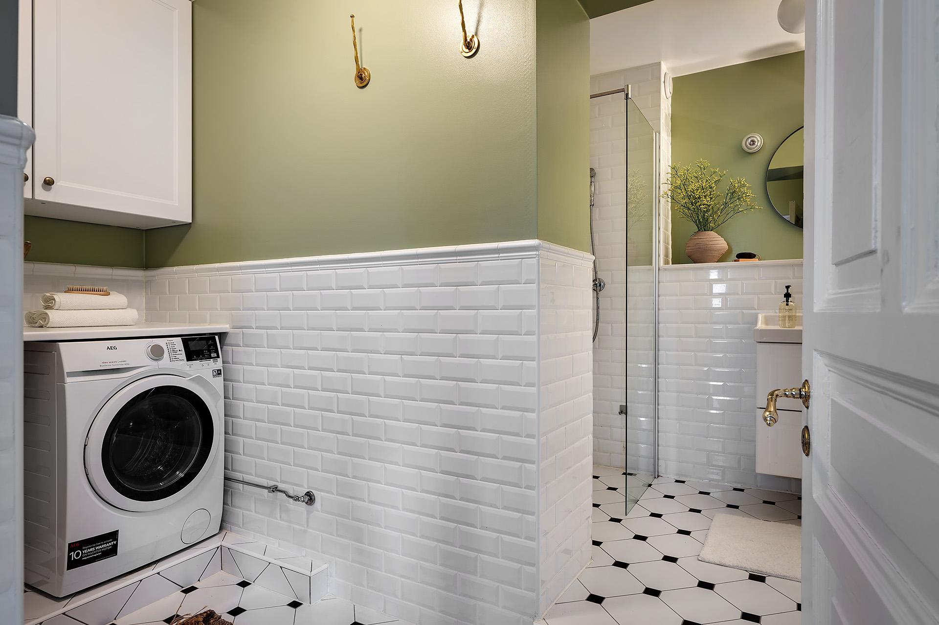 Utbyggt med egen "tvättstuga"