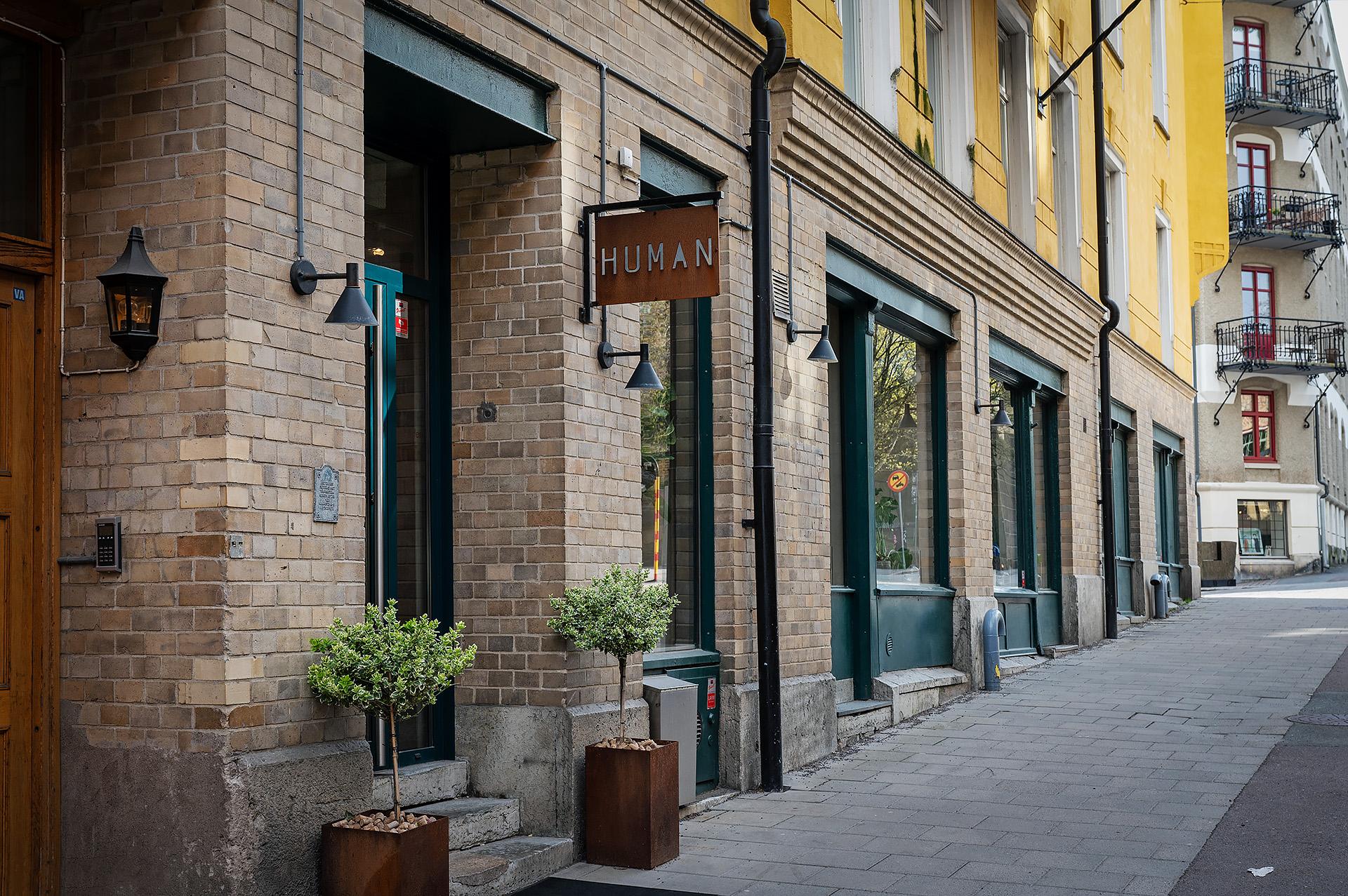 En av husets hyresgäster är restaurangen Human