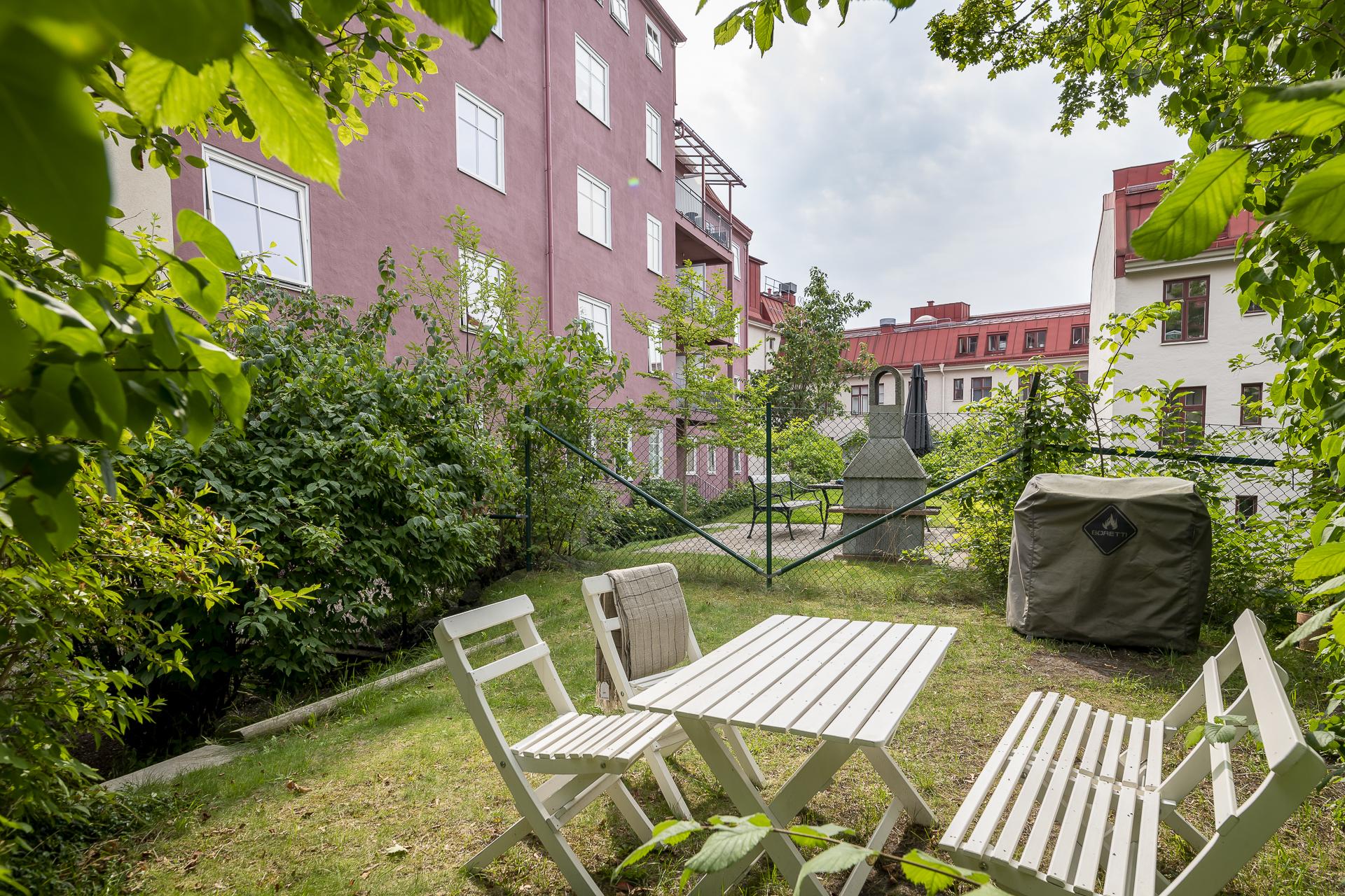Föreningens gemensamma grillplats och trädgård