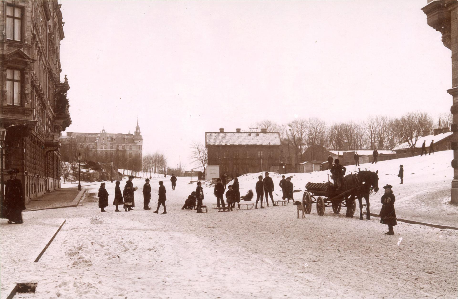 Vinterbild från korsningen Erik Dahlbergsgatan/Engelbrektsgatan i början av 1900-talet.