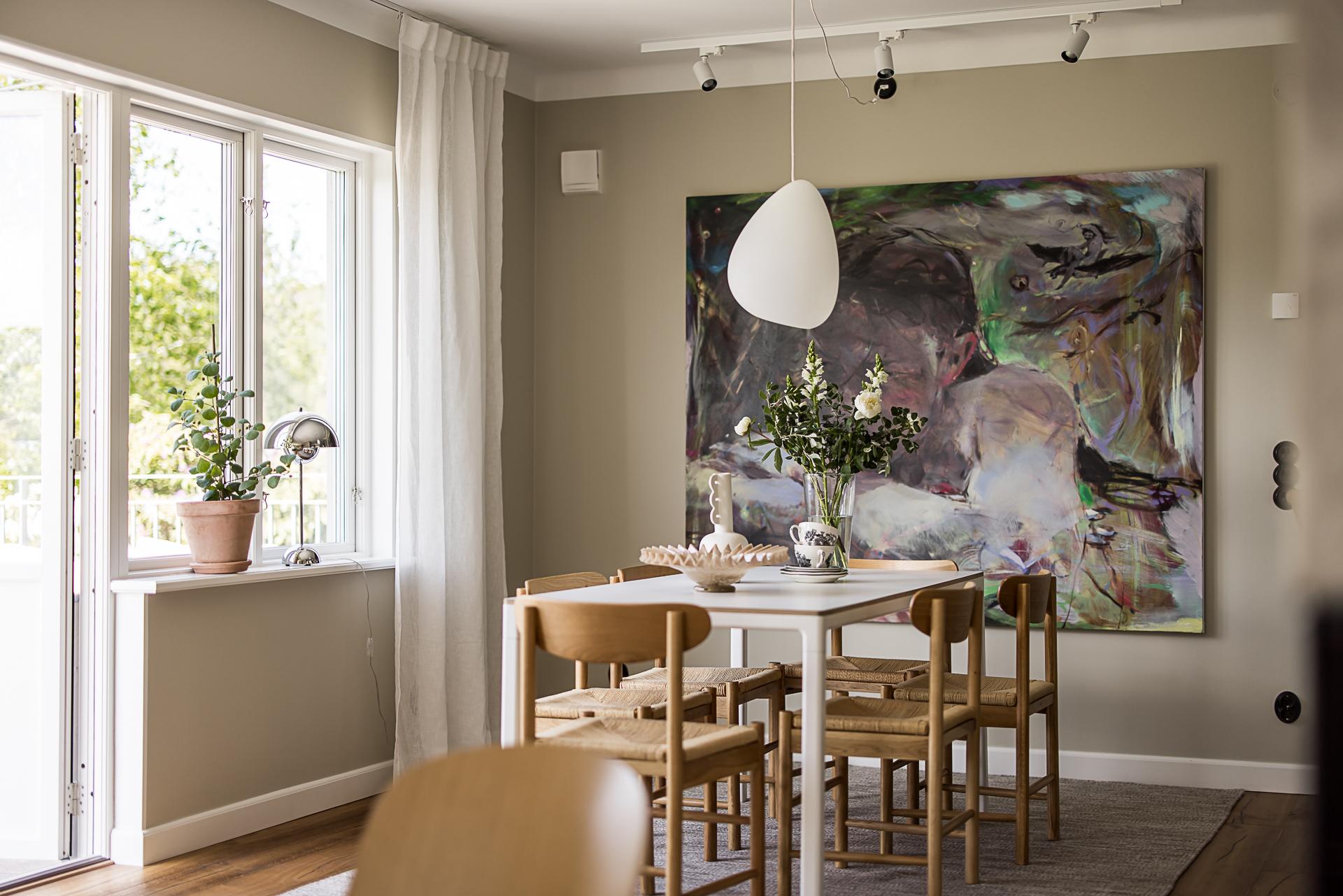 Matplats strategiskt placerad mellan kök och terrass